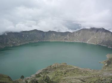 Laguna en el cráter del Volcán del Quilotoa (Cotopaxi) donde se va a desarrollar el componente turístico del Convenio.